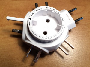 Universal-Stromadapter für USA und Kanada auf deutsche Schuko-Stecker
