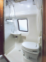 Dusche und Toilette im Campervan